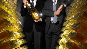 Фото: Frederic Rouzaud & Jean-Claude Rouzaud в шампанских подвалах среди бутылок Cristal
