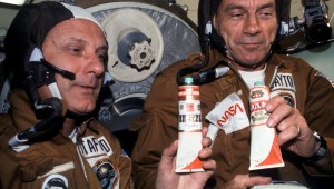 Фото: С Днем космонавтики! Томас Стаффорд и Дональд Слейтон, «Союз-Апполон», 1975