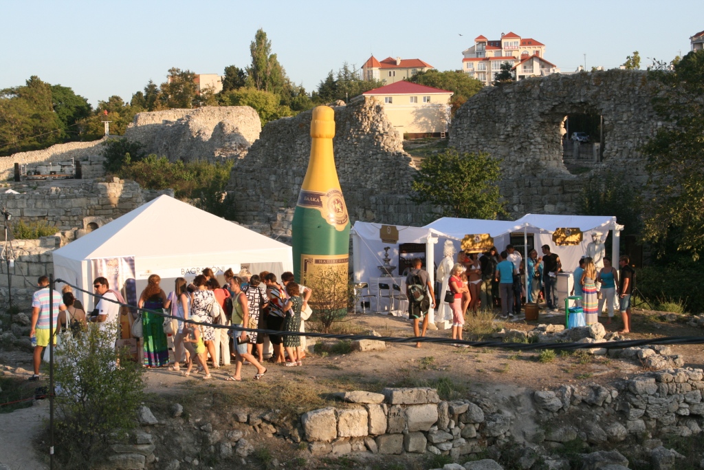 Фото: Открылся первый международный фестиваль винного искусства «ART WINE FEST 2012»