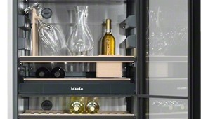 Фото: Классический винный шкаф от компании Miele.