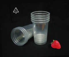 Фото: Одноразовые пластиковые стаканчики.