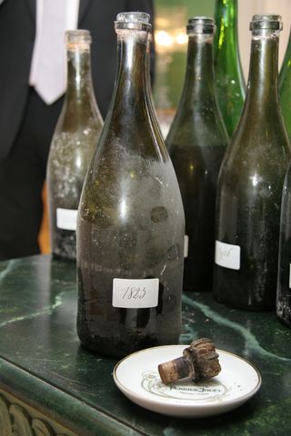 Фото: Perrier-Jouet 1825 года - старейшее шампанское в мире