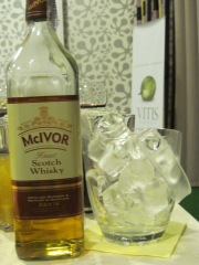 Фото: Бутылка виски «McIVOR».