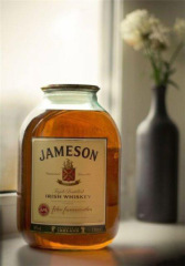 Фото: Виски «Jameson» в 3-х литровой банке/
