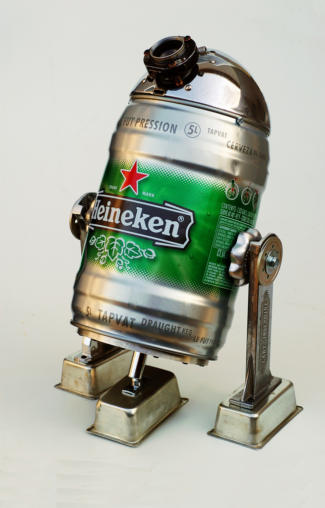 Фото: Робобир от «Heineken» — R2-D2.