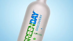 Фото: Декорирование бутылок для «Green Day Discovery».